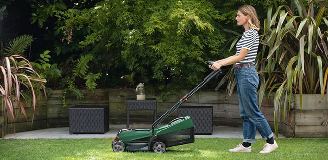 3 Tips in how to lawnmower your back garden with Bosch